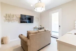 Suite w/ private entrance - Image 5