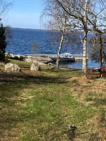 Modern cottage with its own dock. - Image 4
