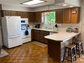 Lake Ridge Cottage-*Close to Beach and Downtown* - Image 3