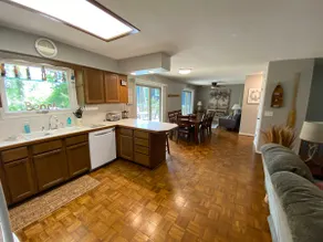 Lake Ridge Cottage-*Close to Beach and Downtown* - Image 4