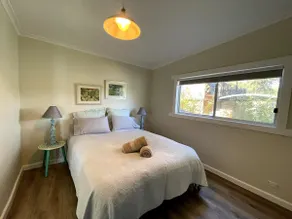 Beautiful waterfront cottage with stunning views - Image 5