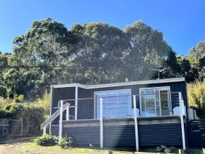 Beautiful waterfront cottage with stunning views - Image 3