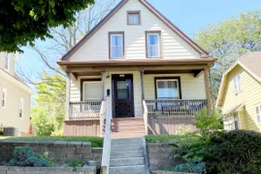 4B-2Ba home 3 blocks from the lake 10 to 12 pp - Image 2