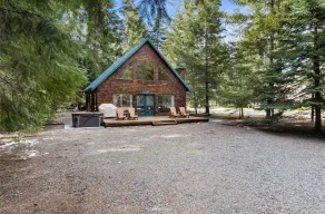 Cozy Cabin in Greenwater, WA - Image 4
