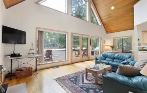 Cozy Cabin in Greenwater, WA - Image 5