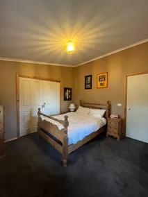 Country 3 bedroom home, games entertainment barn. - Image 4