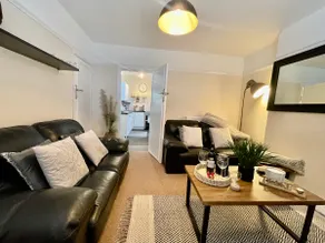 Delightful 2 bed detached home with secure parking - Image 3