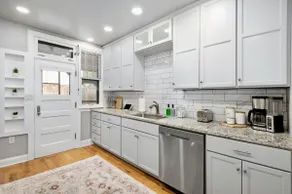 Elegant 3BR Oasis in Dundee, Close to Downtown! - Image 5