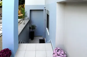 Olive and Orange Apartment - Image 2