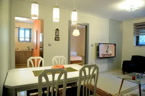 Olive and Orange Apartment - Image 5
