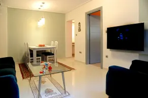 Olive and Orange Apartment - Image 3