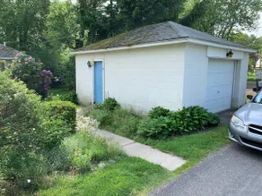 Beautiful 3 Bedroom Lakefront Home - Image 5