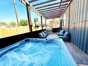 National Parks | Hot Tub | Downtown | Sleeps 8 - Image 2