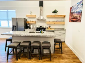 National Parks | Hot Tub | Downtown | Sleeps 8 - Image 4
