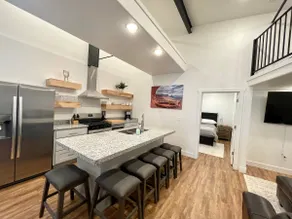 National Parks | Hot Tub | Downtown | Sleeps 8 - Image 5