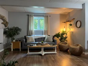 Chic 2 bedroom appt on forested acreage in town - Image 4