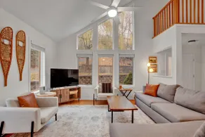 Renovated Tucked Away Precious Haven-Jungle Views - Image 3