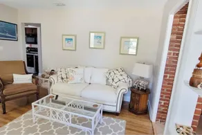 Vintage coastal cottage - Image 2