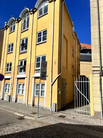 Lovely 2-bedroom apartment in the heart of city - Image 4