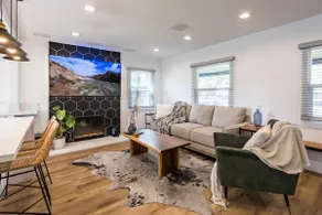 Modern 3BR•Huge Private Yard•Hot Tub•8 Mins to DT - Image 2