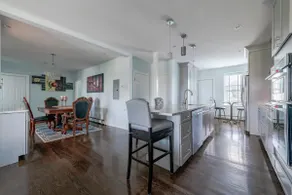 BC/BU - Beautifully Renovated Penthouse 3-BR/2-BA - Image 5