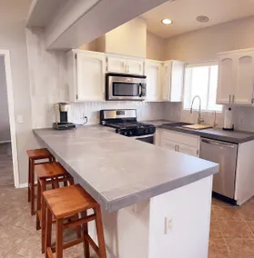 Foothills, Walk to Shops, I8 Access, Heated Pool - Image 2