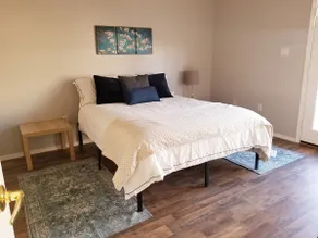 Foothills, Walk to Shops, I8 Access, Heated Pool - Image 4