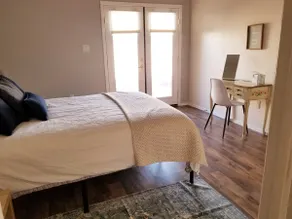 Foothills, Walk to Shops, I8 Access, Heated Pool - Image 3