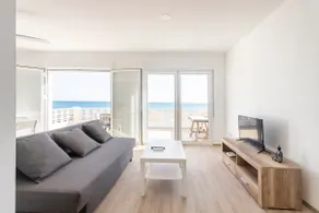 Large terrace with stunning sea views - Image 2