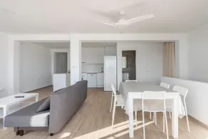 Large terrace with stunning sea views - Image 5