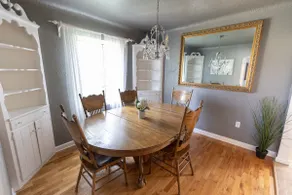 Cheerful 5 Bedroom Home with Historic Charm - Image 3