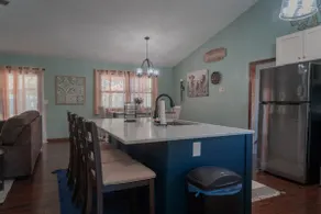 Modern 3-Bedroom House 1.5 miles from Vermillion - Image 5
