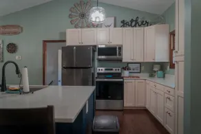 Modern 3-Bedroom House 1.5 miles from Vermillion - Image 3