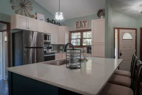 Modern 3-Bedroom House 1.5 miles from Vermillion - Image 4