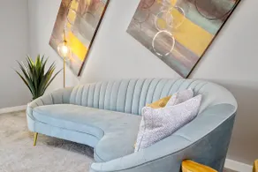 Stylish & Bright ~ Huge Backyard ~ King Beds ~ Pkg - Image 2