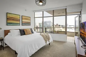 Panoramic Bay and City Views - 2BR, Pool, Gym, Parking - Image 2