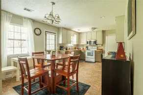 Private Spacious Ample Parking - Image 4