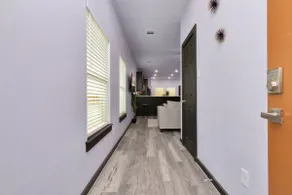 4BR Group Stay Near Downtown - Image 3