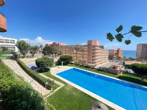 Spacious apartment with a terrace right on the beach - Image 5