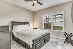 Blue Bayou ~ Cozy East Hill Convenience - Image 4