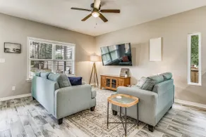 Blue Bayou ~ Cozy East Hill Convenience - Image 2