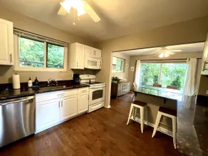 Rare Find 3 Bdr 1 Mile From Downtown w/ Parking - Image 3
