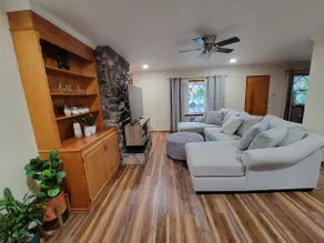 3-BR Retreat w/ Hot Tub Long Beach - Image 4