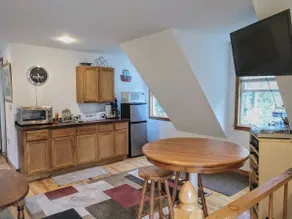 Pembroke - 1 bd, Loft with 1 free park space - Image 3