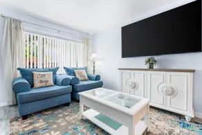 Downtown SRQ *Laurel Park * 2 bedrooms * 75” TV - Image 5