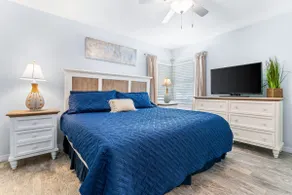 Downtown SRQ *Laurel Park * 2 bedrooms * 75” TV - Image 4