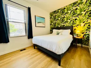 Peaceful Modern Full House in Trendy Bridgeport - Image 2
