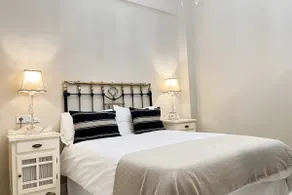 Magnificent accommodation with charm in the center. - Image 2