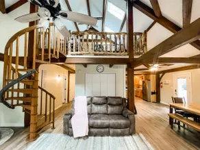 Thunder Hill Retreat - Spacious/Deck/Hot tub - Image 2