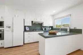 Modern 4 King Beds, Beautiful Large Backyard, Golf, WFH, Long Stays, WI-FI, FWY, 25 mins to Beach - Image 4